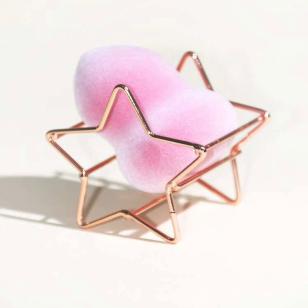 FIRST OFFER GETS IT Star Makeup Blender Holder - Picture 2 of 2
